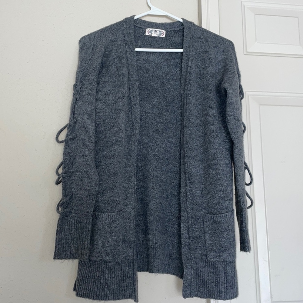 Small grey cardigan with pockets